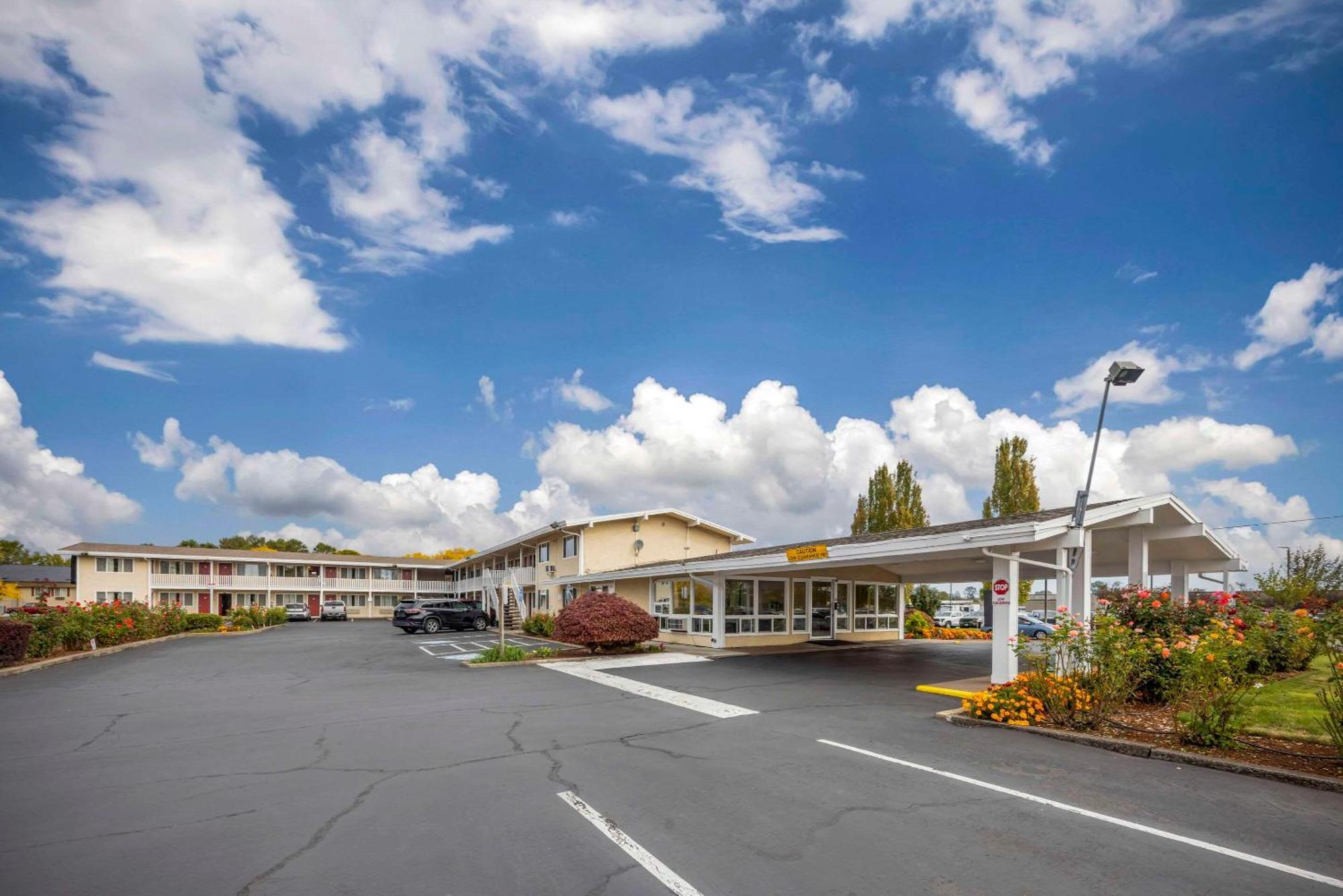 Rodeway Inn Олбані Екстер'єр фото